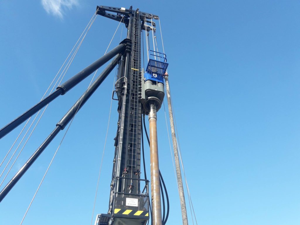 Willy Naessens avec outils de forage Olivier sur une Woltman 90DR