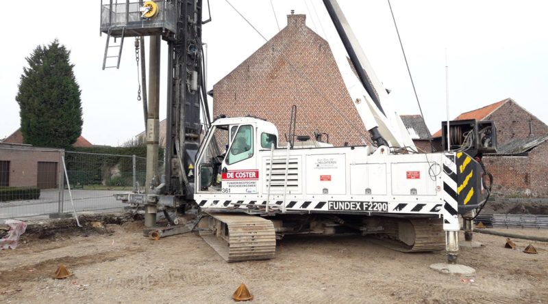 De Coster Dominique met Olivier boorgereedschap op Fundex F2200