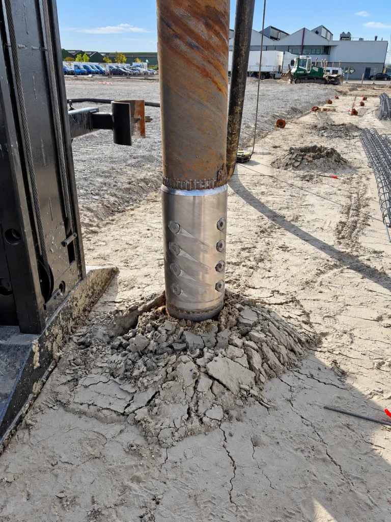 Olivier coupling with standard plugs for Ø324 mm drilling pipes in operation